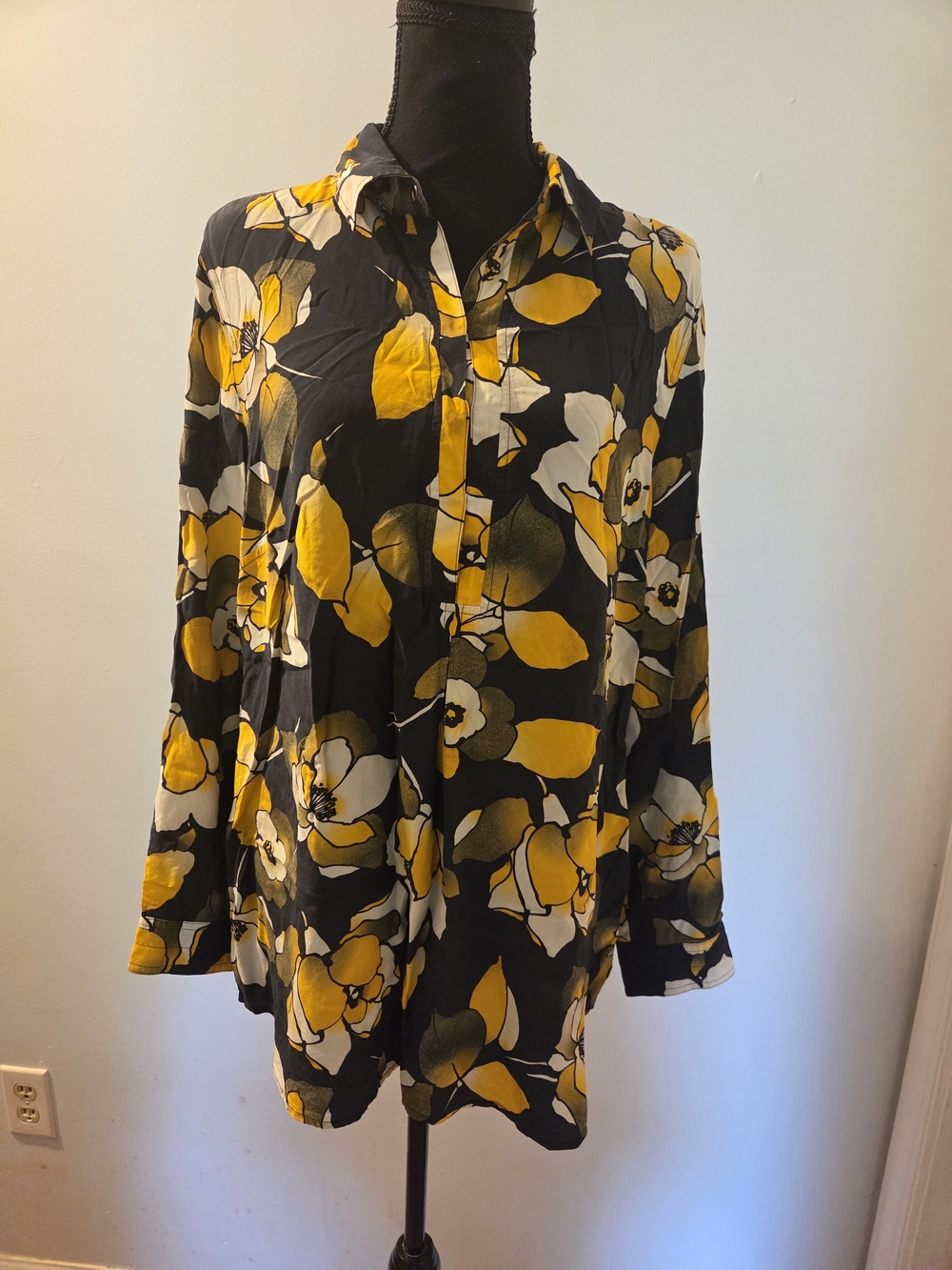Tyler Boe 100% Silk Navy And Yellow White Floral Button-Up Blouse
